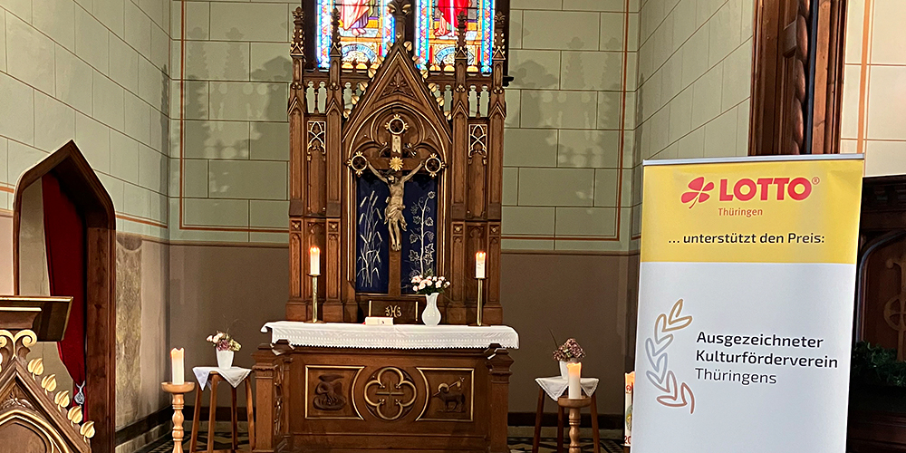 Blick auf den Altar der Katharinenkirchen in Mellenbach Glasbach
