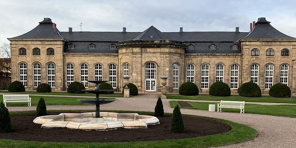 Das spätbarocke Gebäude der Orangerie des Schlosses Friedenstein in Gotha von außen