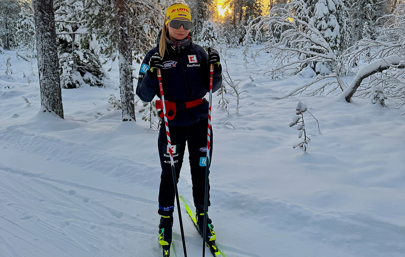 Helen Hoffmann auf ihren Langläufern in winterlicher Kulisse